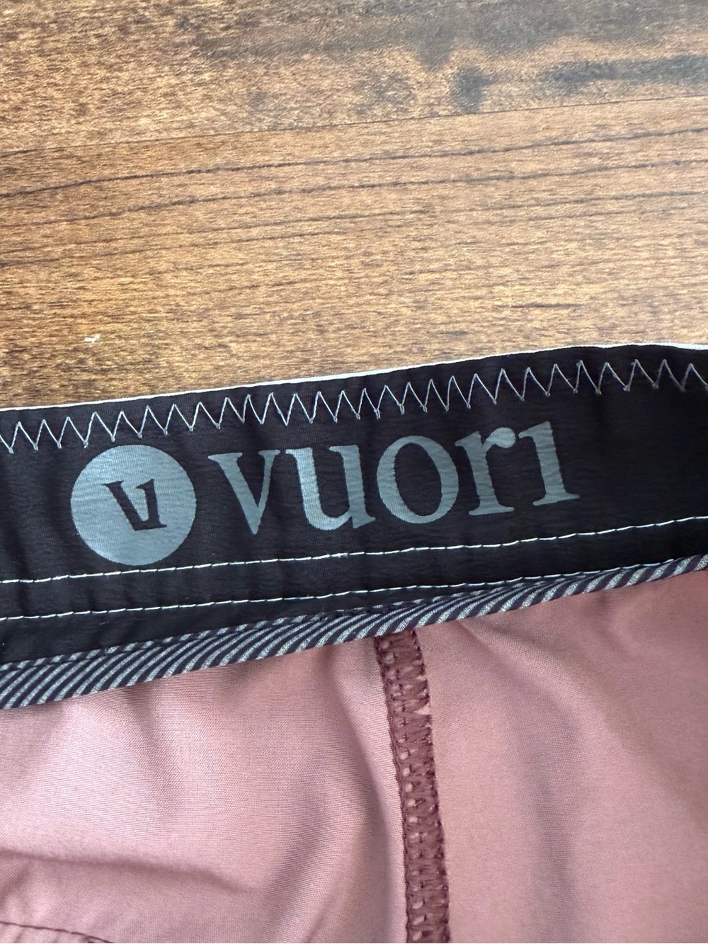 Vuori Red Wave Print Boardshorts Swim Trunks Surf Coastal Beachcore sz 32 - Picture 3 of 5